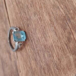 Avon Elegant Silver Ring with Icy Blue Gemstone R807